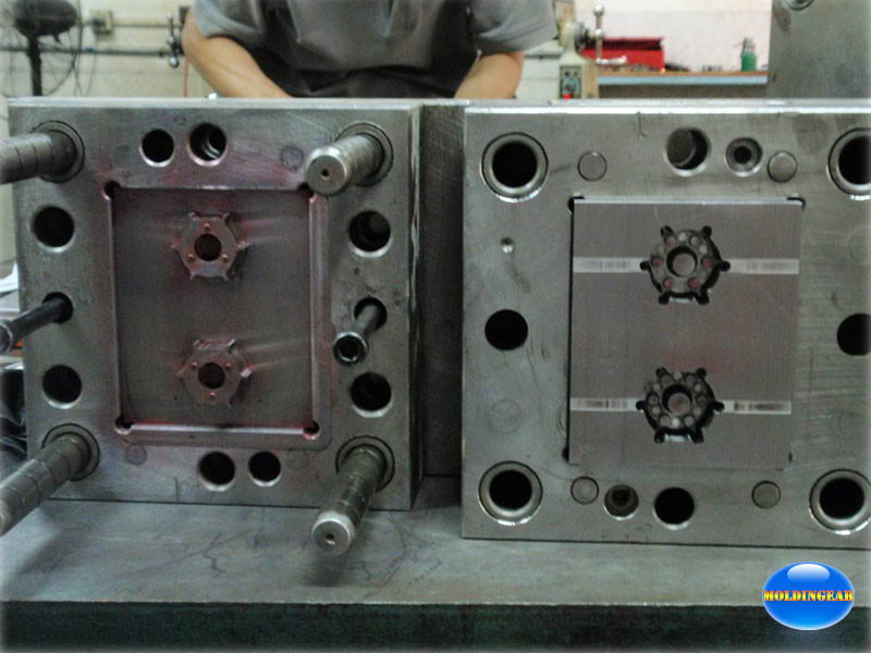 OEM manufacture high-precision plastic gears mould according to your drawings or samples