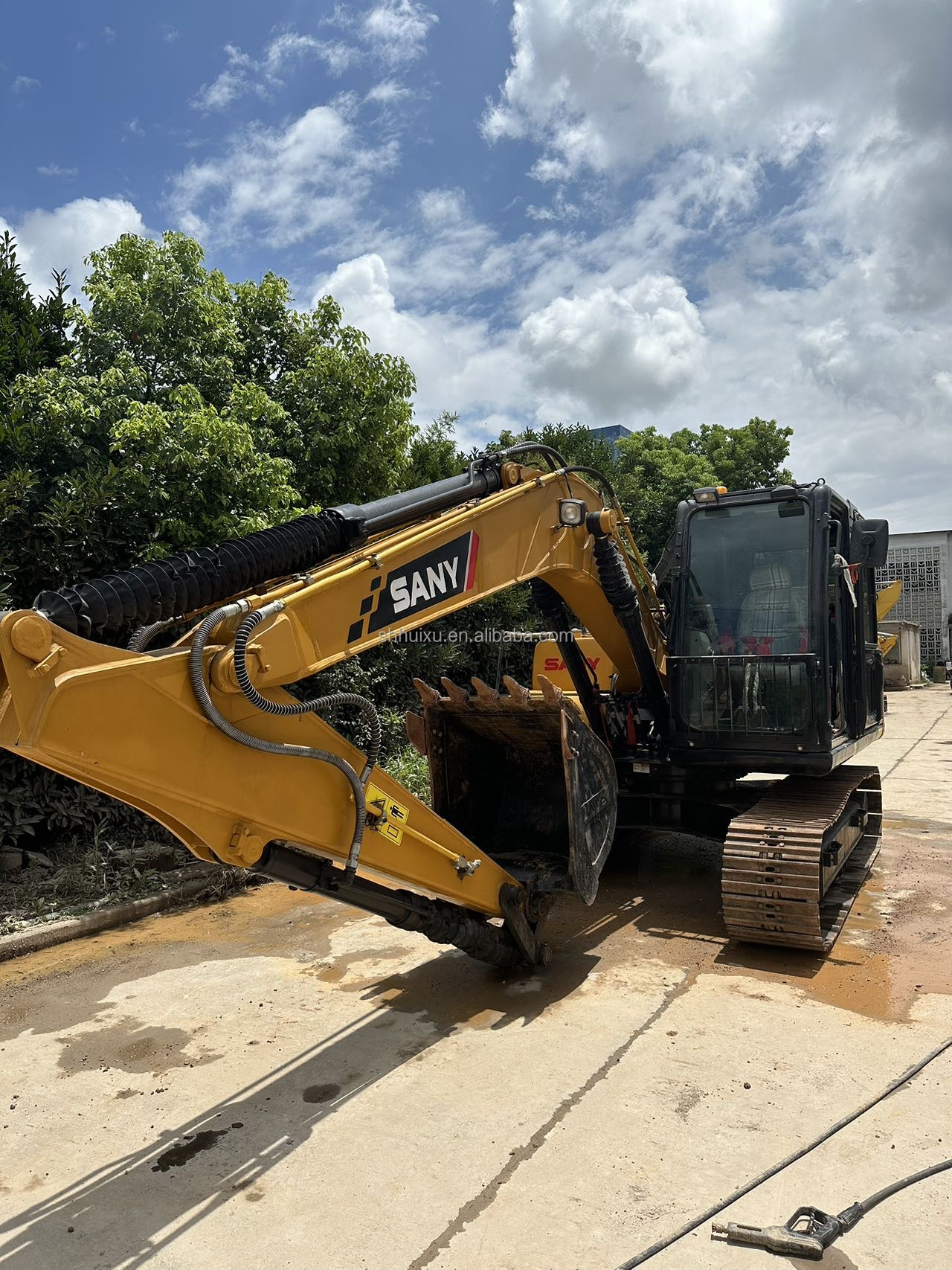 China Made Excavator Used Sany Excavator 135 Yellow 0.7m3 Bucket Capacity 13 Ton