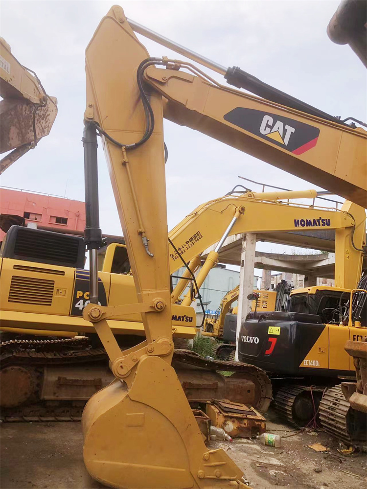 2748 Working Hours Used CAT 325D Excavator 25 Ton with Crawler Chain and from Japan