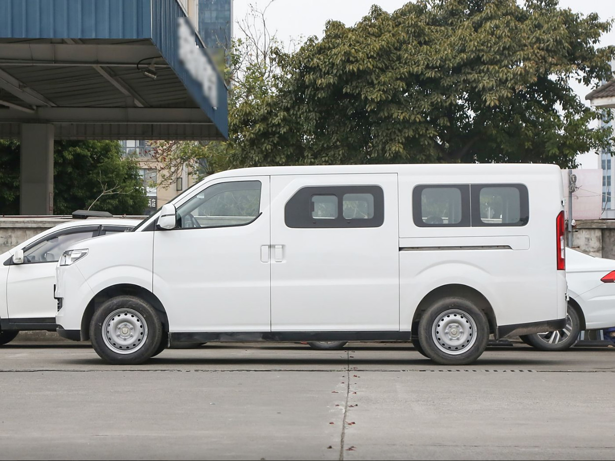 DFSK EC75 Mini Van With 11 Seats