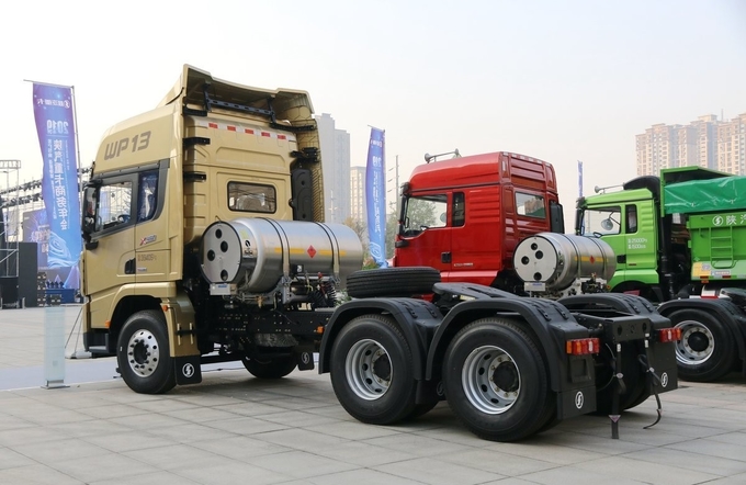 400hp 6x4 X3000 Euro 5 Unit And Dump 4x2 Shacman Tractor Head For Your Business