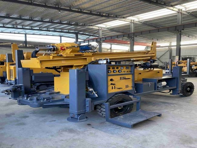 Depth 100-200 Meter Water Well Drill Rig Crawler Mount