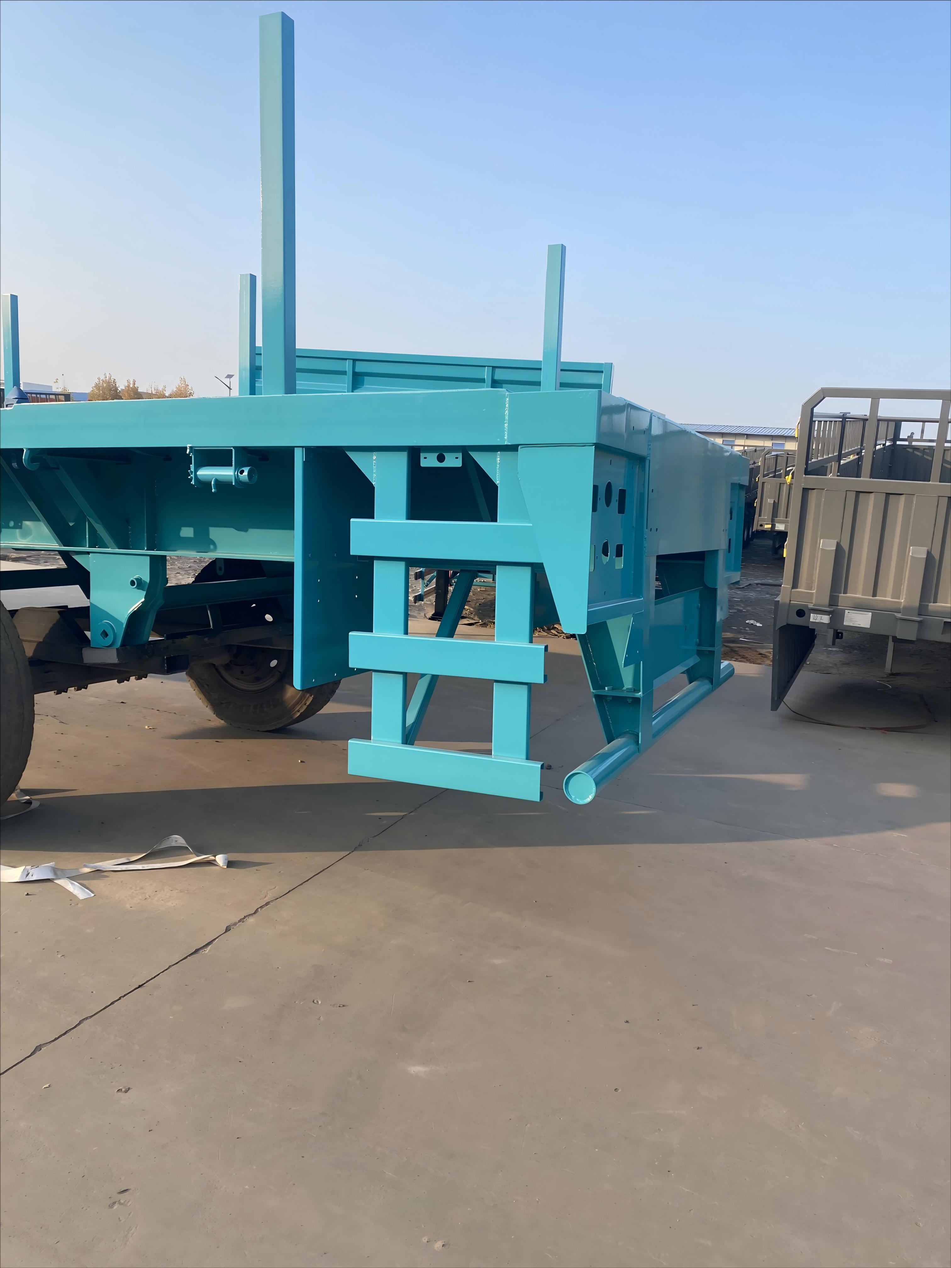 CIMC's latest design of high-strength three-axle flat semi-trailer with column