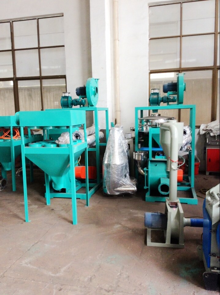 SKD11 Plastic PE Pulverizer 45kw Small Size Voltage Protection 3700rpm
