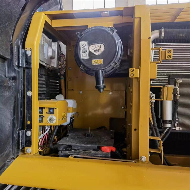 Good Health Japan Original Used CAT 320D2 Crawler Excavator Most Affordable in Japan