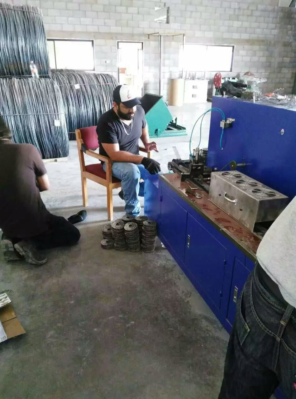 Supply Screw Rolling Machine with 750mm Vibrating Plate Best Price