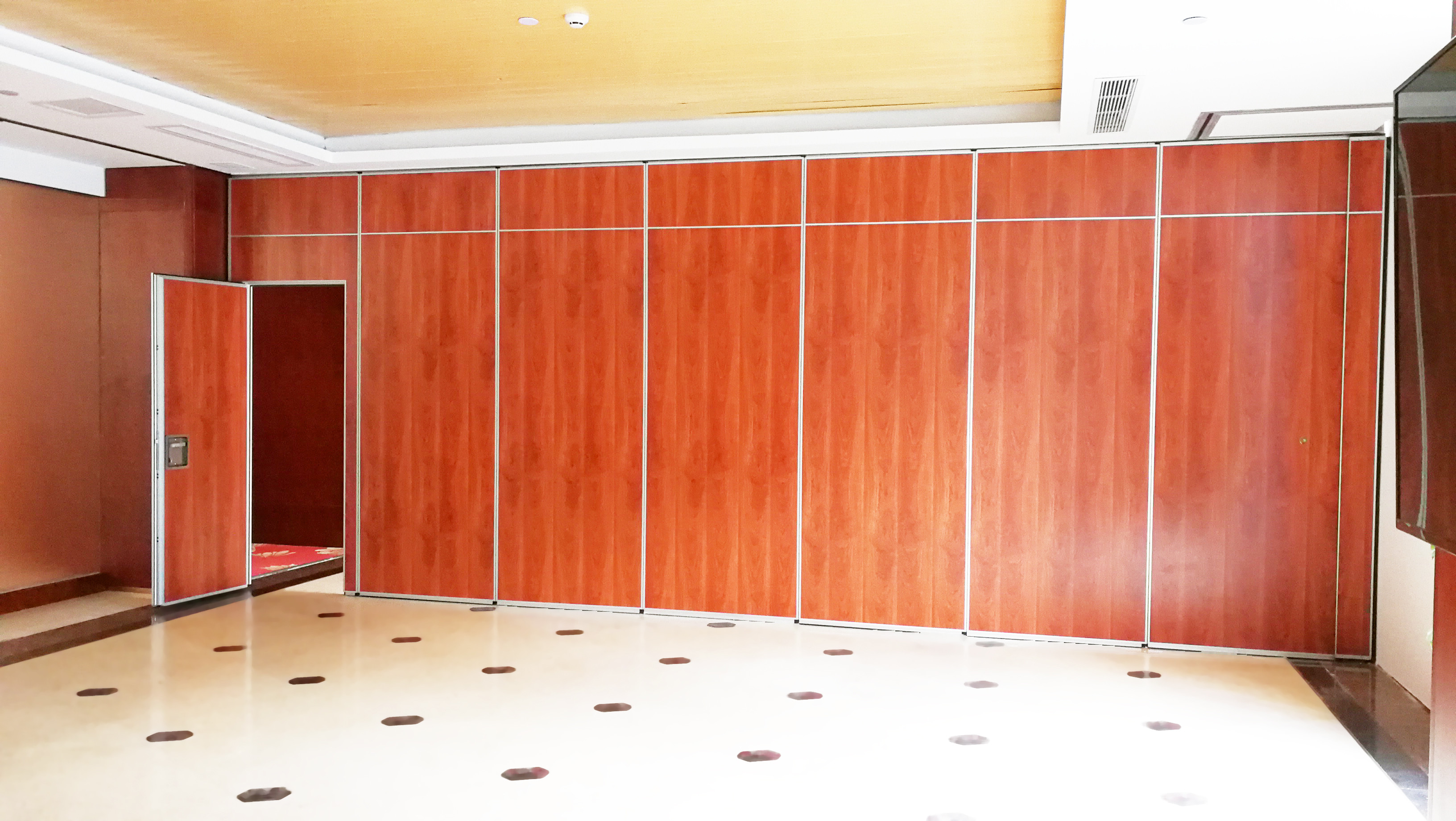 New Style Manual Control Sliding Folding Partition Walls Operable For Banqueting Hall