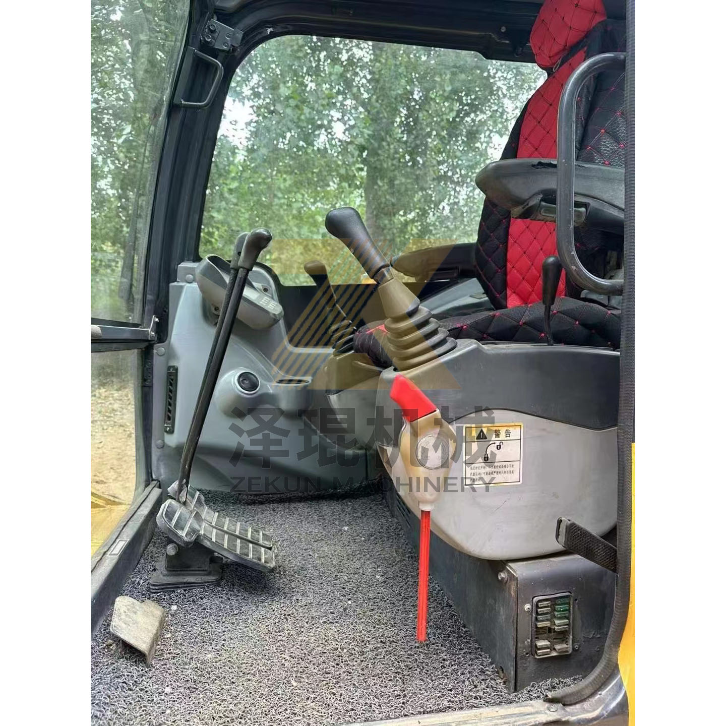 XE60E Multifunction Crawler Excavator with Rock Breaker 0.23m3 Bucket Capacity Year 2020