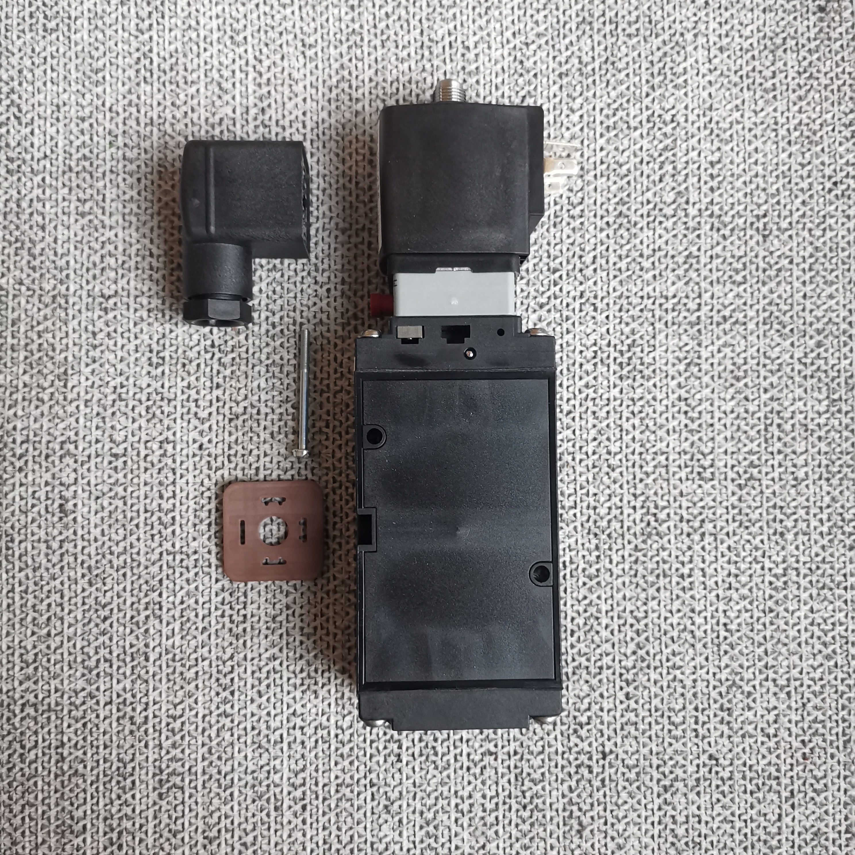 Burkert 6519 series Pilot operated pneumatic solenoid valve 137423