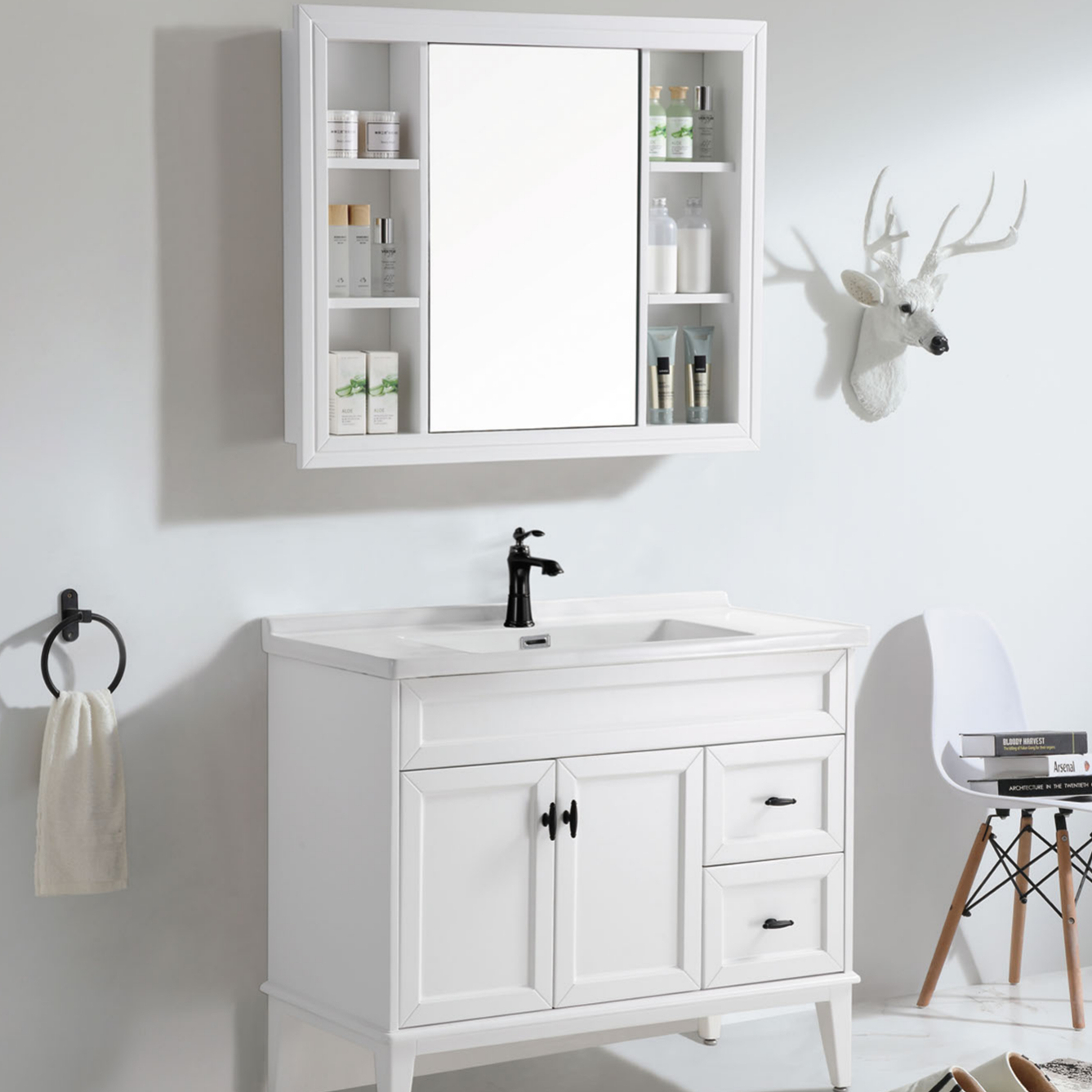 Mirrored Cabinets Solid Wood Euro Style Bathroom Vanity with Customized Made Option