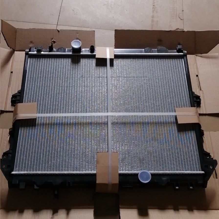 2.5 D-4D Engine Radiator 16400-OL250 for Toyota Hilux Innova Auto