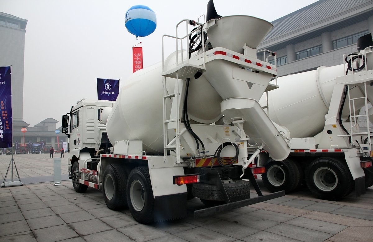 Shacman Concrete Mixer Truck 6X4 8X4 Construction Industry 10 Wheels Cement Mixing Truck 12 Cbm
