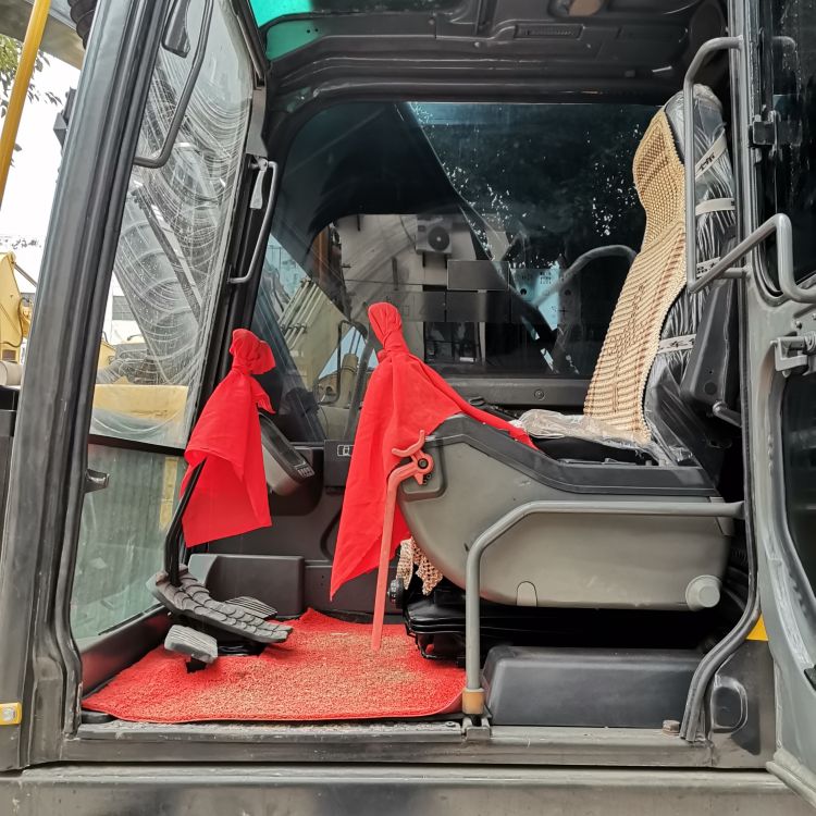 21 Ton Used Volvo EC 210 Excavator Good Health Made in Japan Machine Weight 21000 KG
