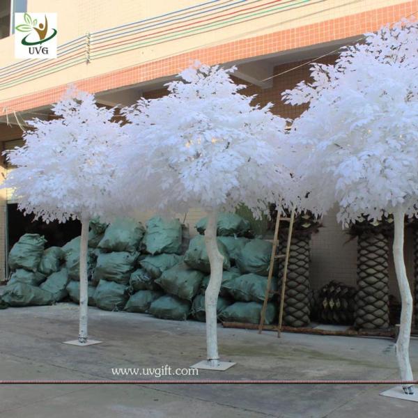 Cheap UVG GRE011 10ft white artificial christmas tree with wood fake banyan trees for party decoration for sale