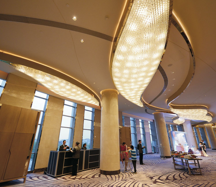 Extra Wide Extra Large Hanging Chandelier For Commercial Space