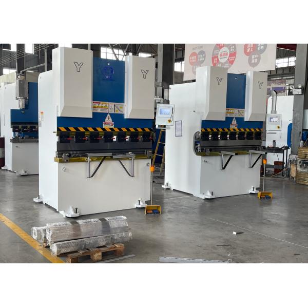 1600mm Worktable Torsion Bar Press Brake CNC Controller Smooth Metal Hydraulic Bending Machine