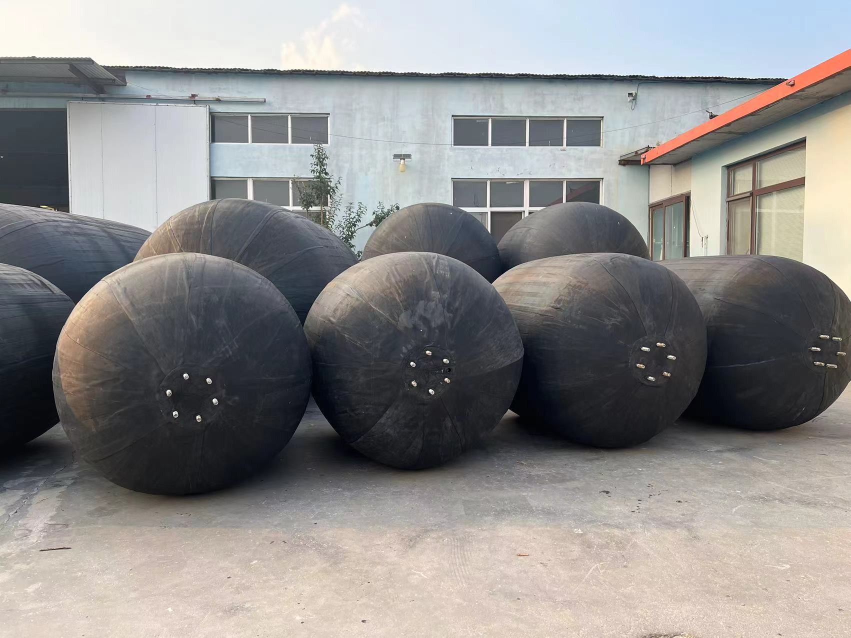 Yokohama Marine Fenders Rubber And SS Good Corrosion Resistance For Vessel And Marine Docks