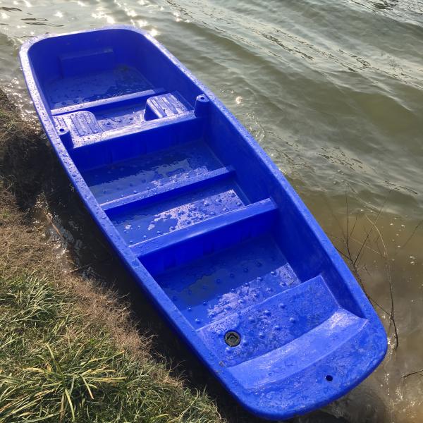 B4M Rotomolded Plastic Rowing Boat , Poly Fish River Row Boats With Outboard Motor
