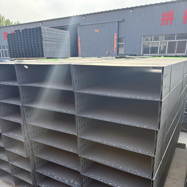 Fireproof Outdoor Cable Tray Bridge Plastic Enclosed Iron Trough Sprayed For Building Construction