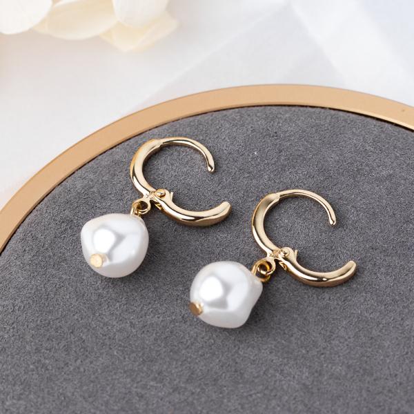 Korea Stainless Steel Gold Hoop Earrings 10mm Pearl Drop Earrings For Women
