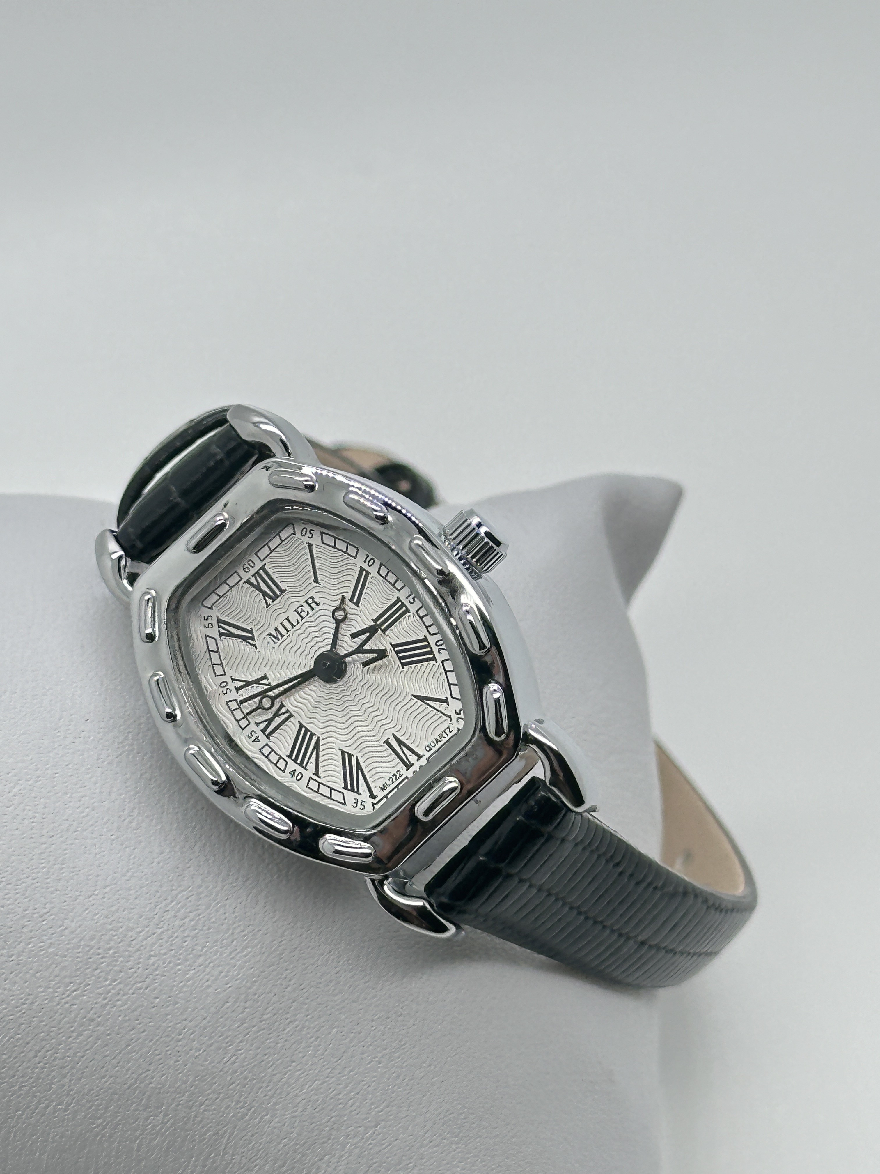 White Dial Analog Lady Quartz Watch Fashion Black Leather Band Watch