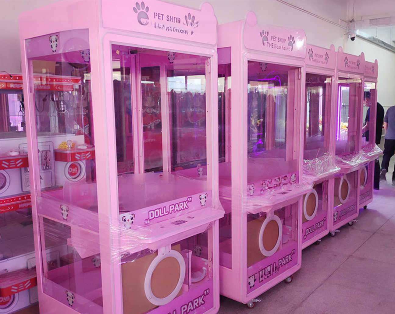 Dreamland amusement coin operated pink beautiful claw crane toys game machine for sale