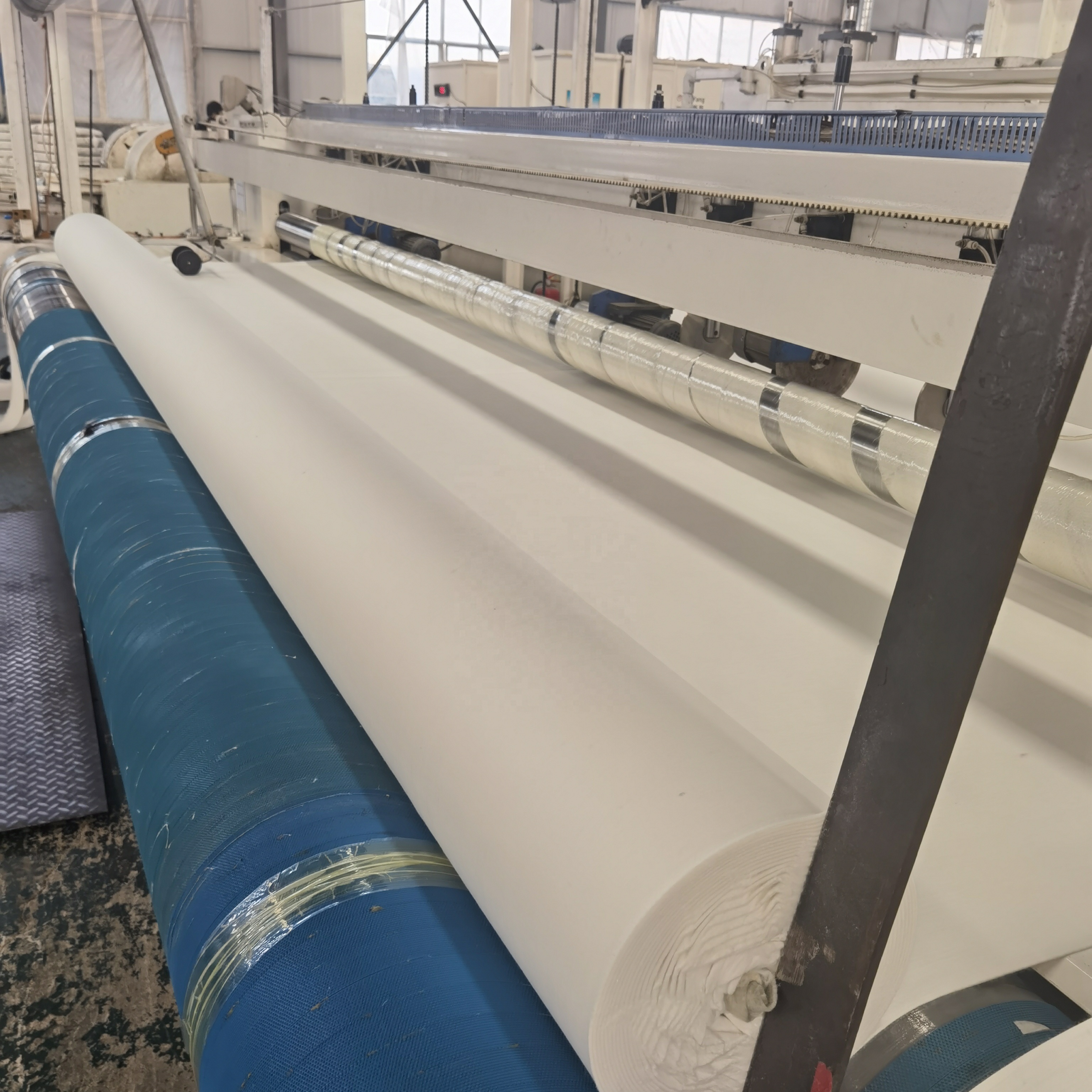0.5mm and 0.75mm HDPE Geomembranes for Environmental Protection Length 50m-100m/Roll