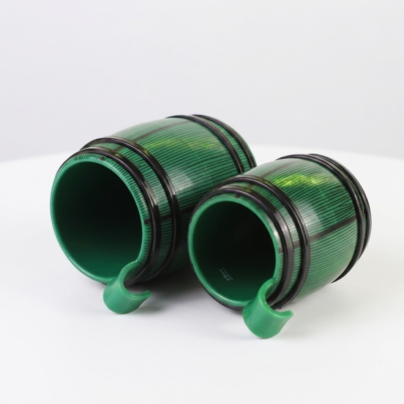 Shatter Resistant Small Plastic Shot Cups 25ml Plastic Whisky Tumblers Barrel Designs with Hook