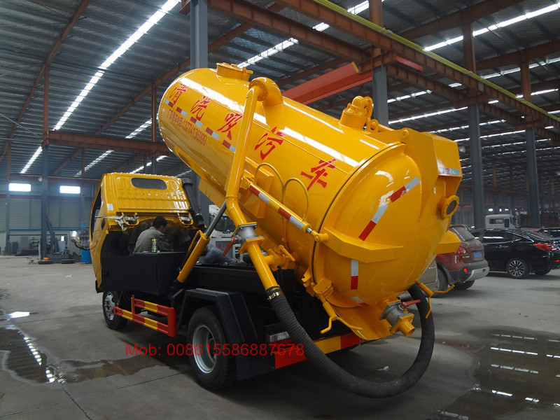 Custom 4000L Septic Tank Truck Sewage Suction Vehicle 4x2 Drive Type 95hp