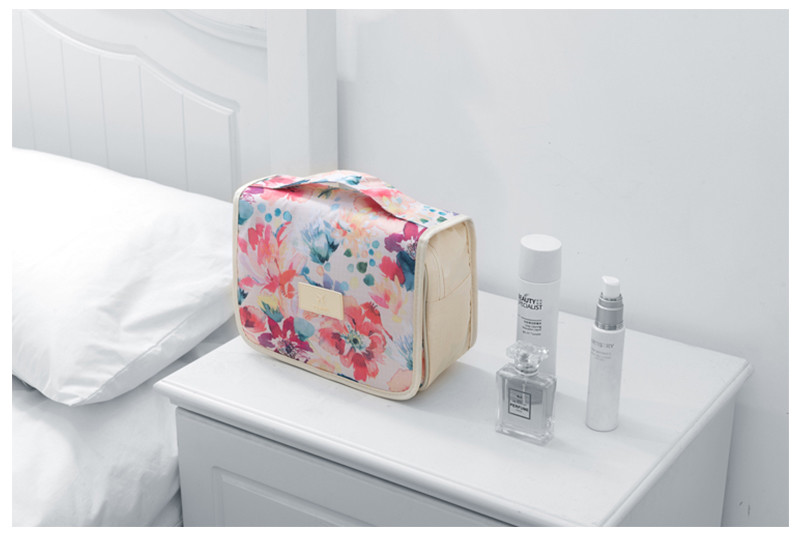 Portable Flower Printing Polyester Hanging Travel Makeup Bag