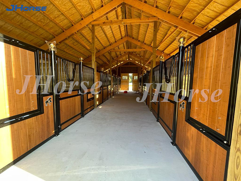 Steel Q235 / Q235B Wood Temporary Horse Stalls Farms Strong Wind Resistance