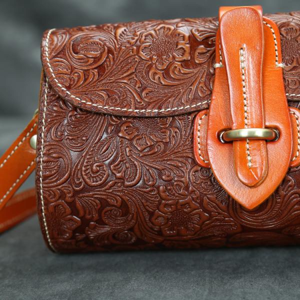 0.44kg Retro Vegetable Tanned Messenger Leather Barrel Bag