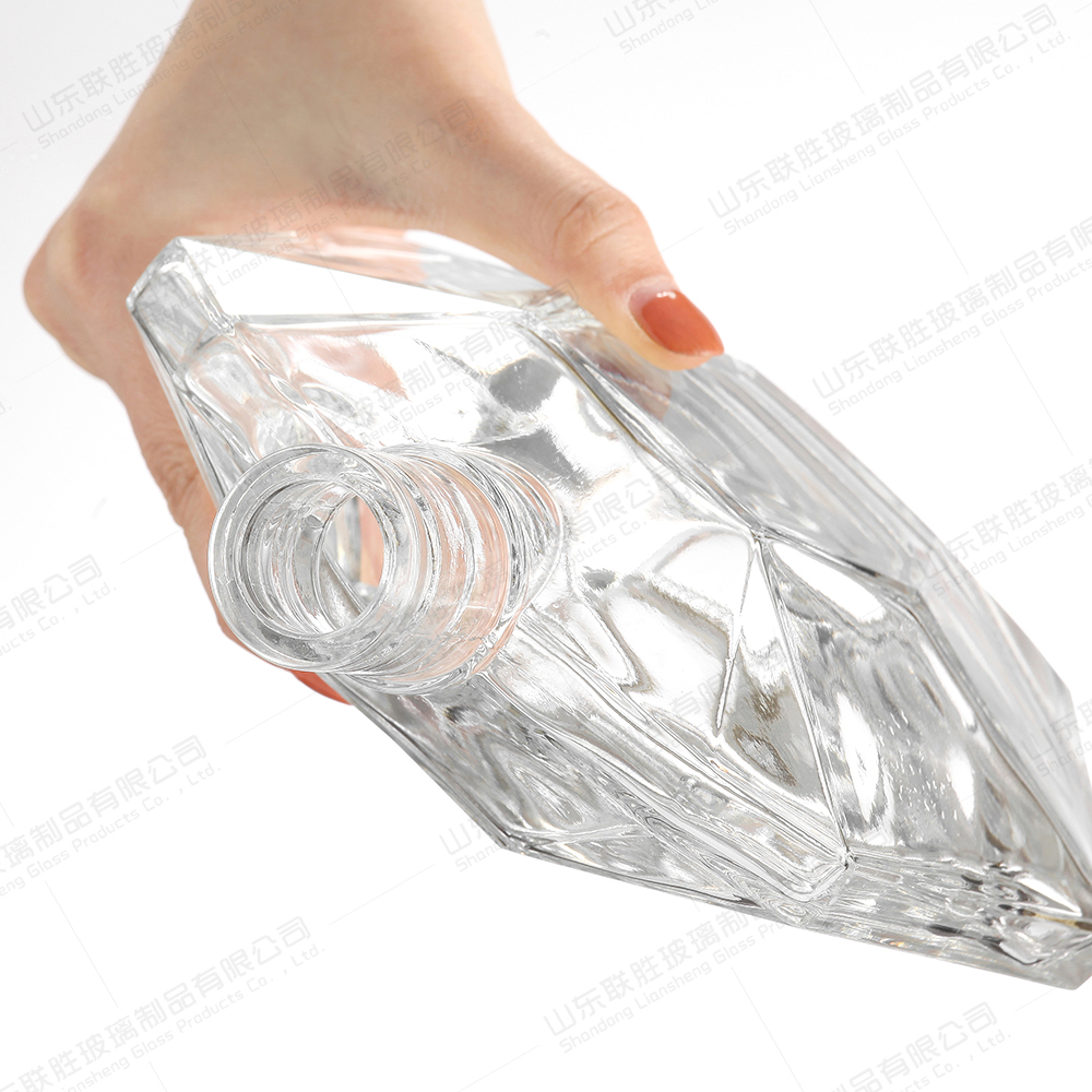 Custom Size Accepted 750ml Glass Wine Bottle with Whisky and Champagne Glass Stopper