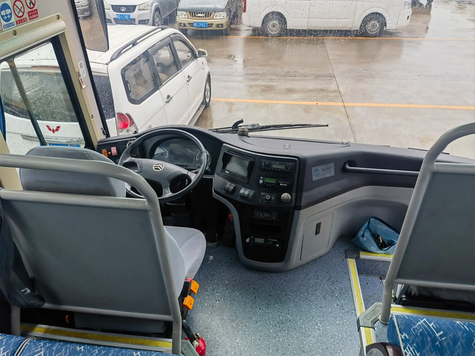 47-Seat Golden Dragon Brand New Energy Second-Hand Bus With Large Luggage Space