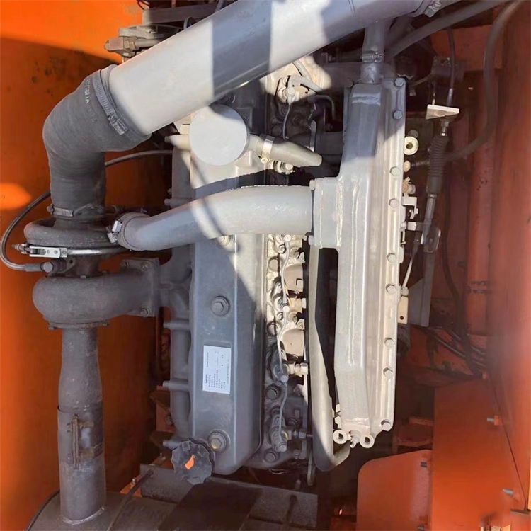 Doosan DH220-7 Backhoe Excavator Used by Skilled Drivers for Engineering Projects