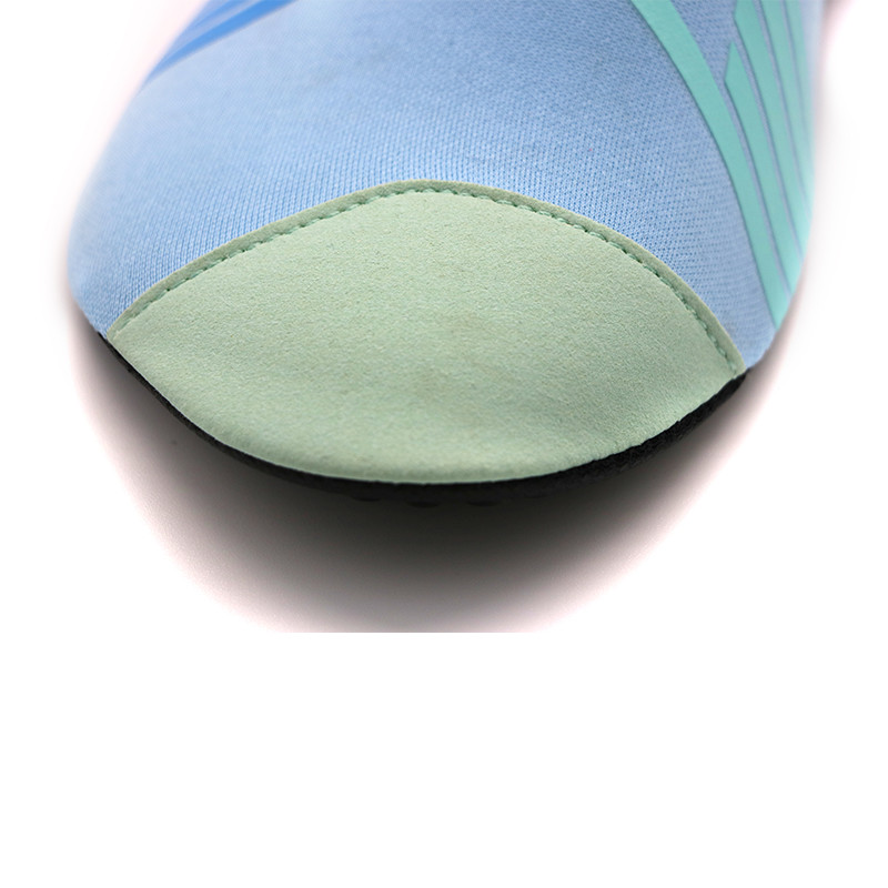 Low MOQ Ultra - Light Non Slip Swimming Shoes Customized Pattern
