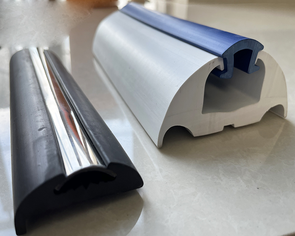 Rigid Boat Dock Rail Rubbing Strakes Made of Eco-Friendly Vinyl and Stainless Steel