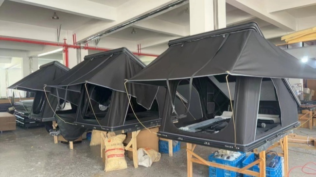 Overland 4 Sides Windows Car Rooftop Tents Suitable For 2-3 People