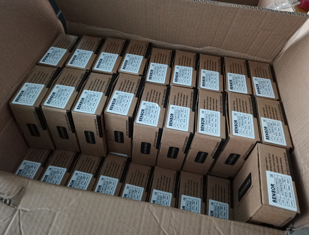 LJ18A3-8-Z/BX M18 3-wire 12VDC NPN NO 1.0m Cable Cylinder Sensor Light Switch Inductive Proximity Sensors