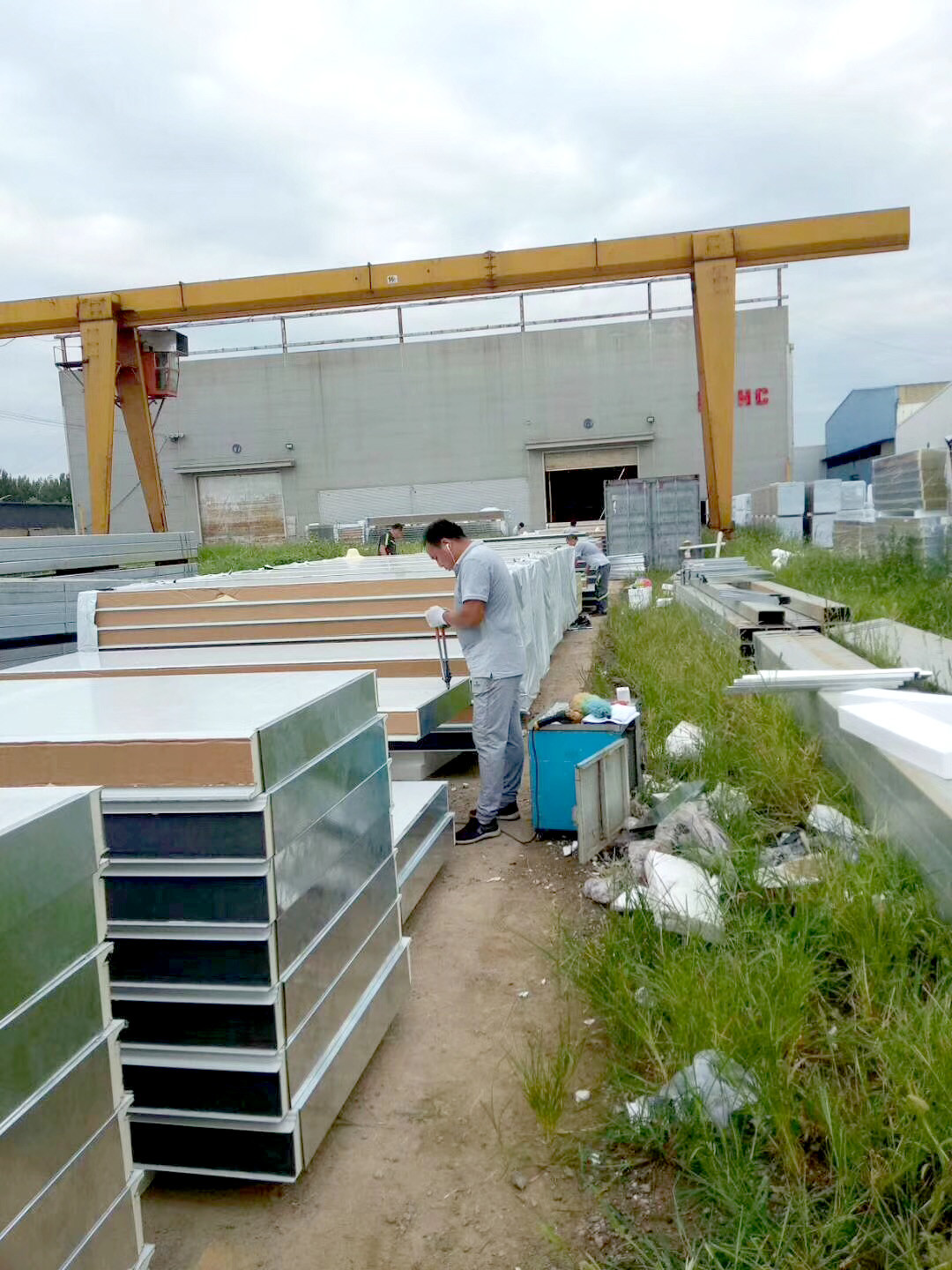 Color Steel Sandwich Panels Temporary Housing And Industrial Building Materials