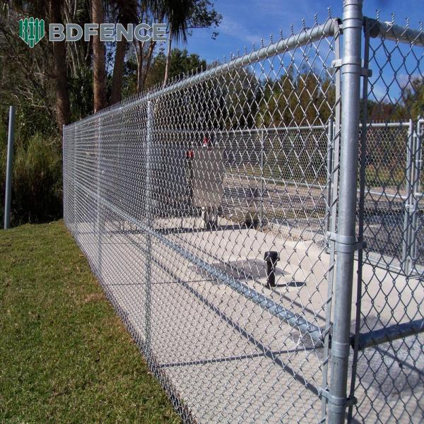 Black 5 Foot Plastic Coated Cyclone Fence Wire Mesh Chain Link Fence for Sale