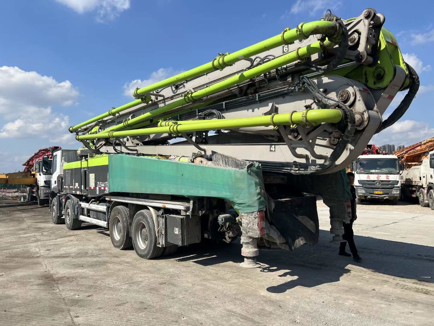 ZLJ5441THBBE 63X-7RZ Used Concrete Pump Truck Zoomlion 63m Small Concrete Pump Trucks