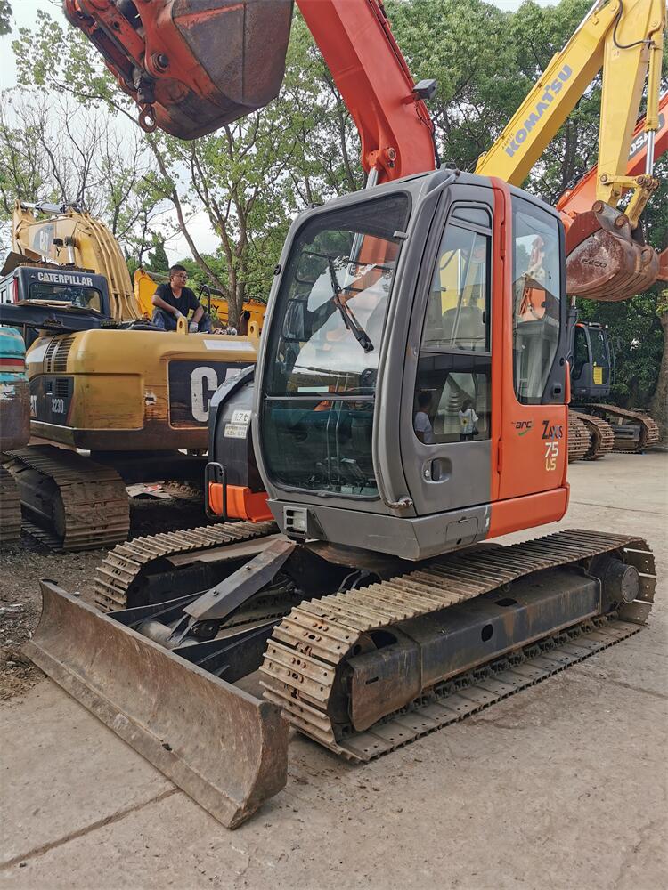 Top Selling Hitachi75 Excavator with Original Hydraulic Pump and Low Working Hours