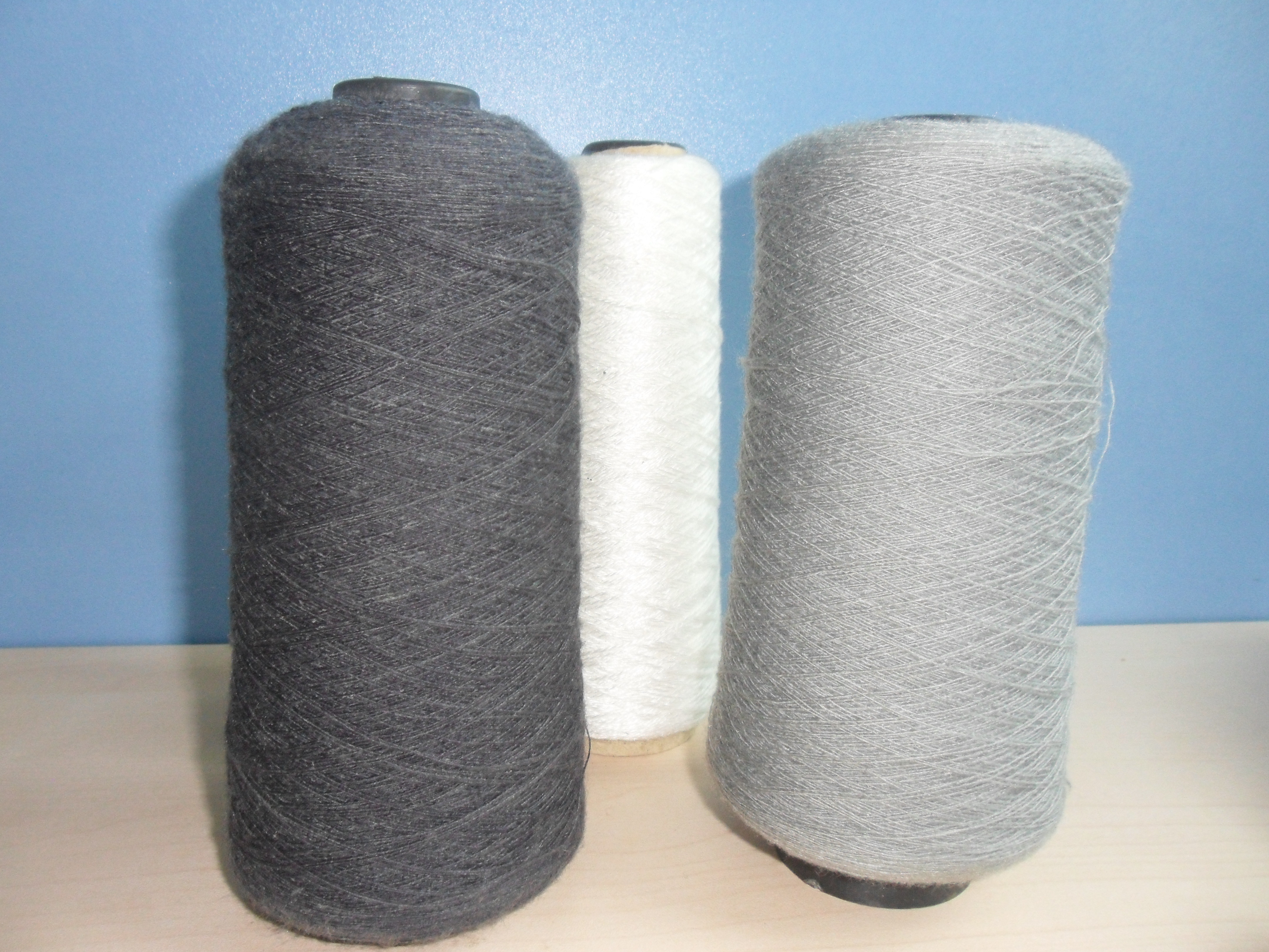 Anti Static Conductive Yarn Metallic 32S/2 20% Stainless Steel Fiber 80% Polyester EMI ESD