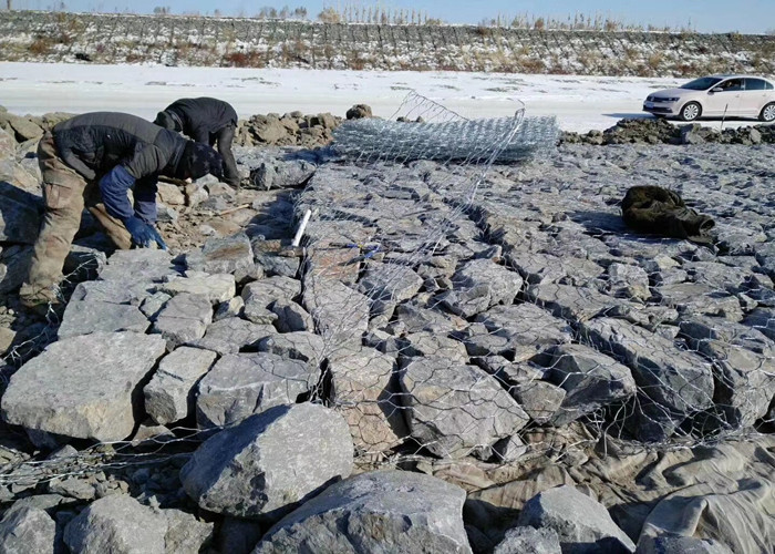 2.0mm Gabion Wire Mesh Galvanized Hexagonal Hole Stone Cage For River Wall