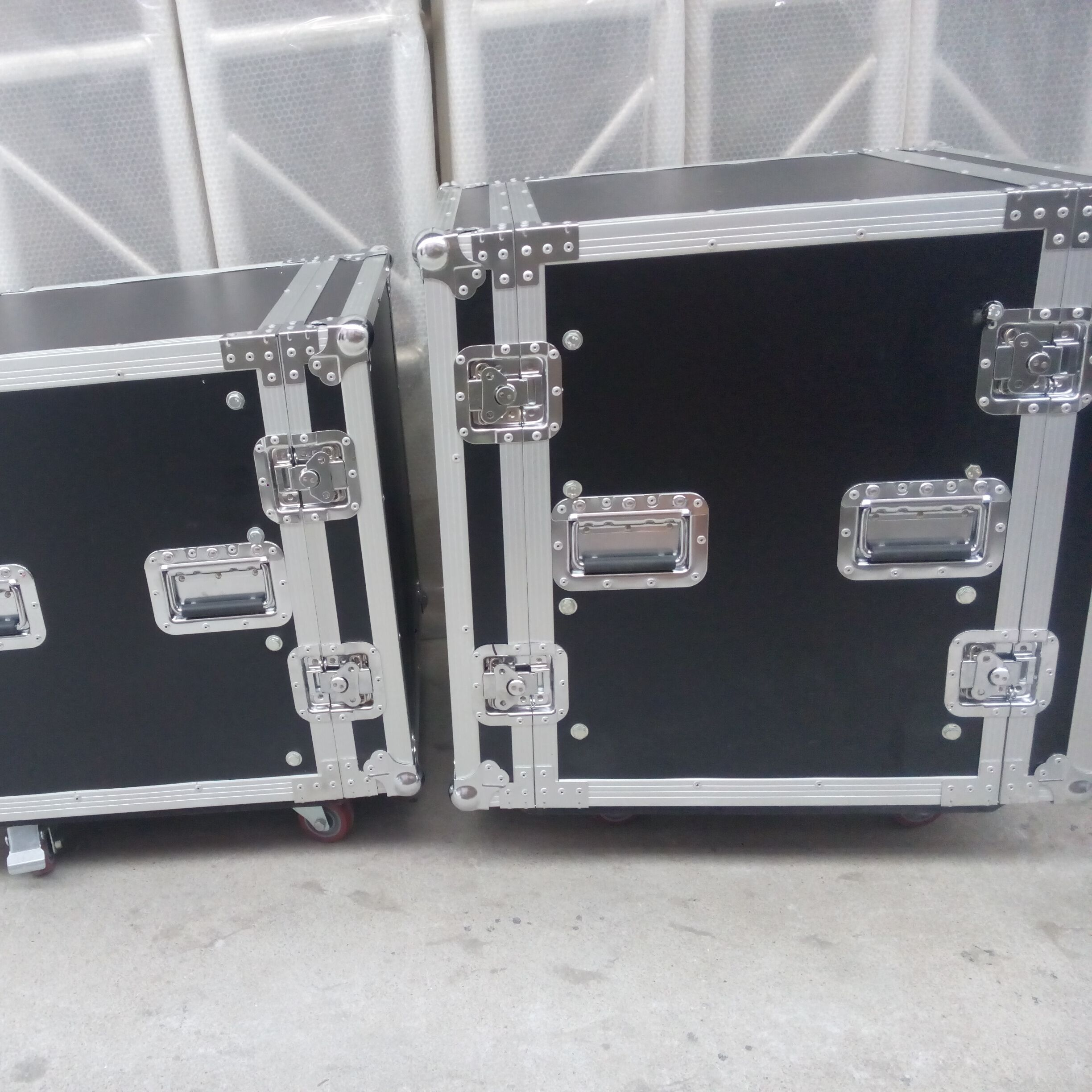 Black Aluminum Flight Case With Wheels And Safe Locks And Strong Handle Size 1200*600*630MM