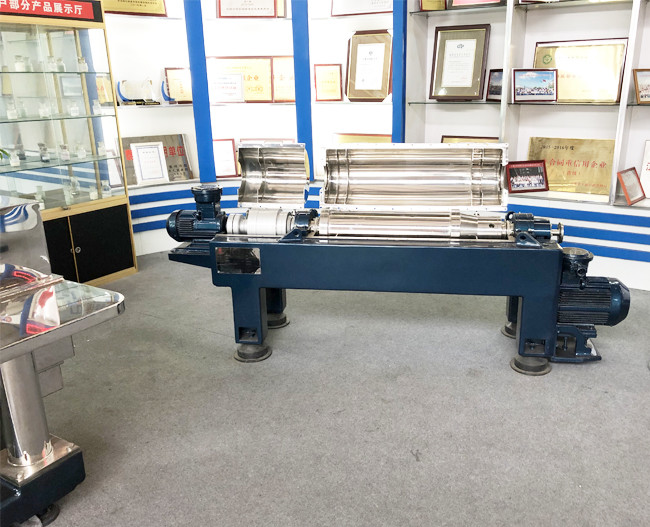 Oil Field 3phase Continuous Horizontal Decanter Centrifuges for Solid Liquid Separation Made in China