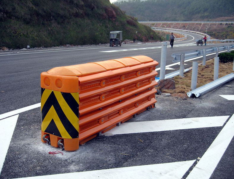 Galvanized and Powder Coated Crash Cushion Barrier for Road Traffic Safety
