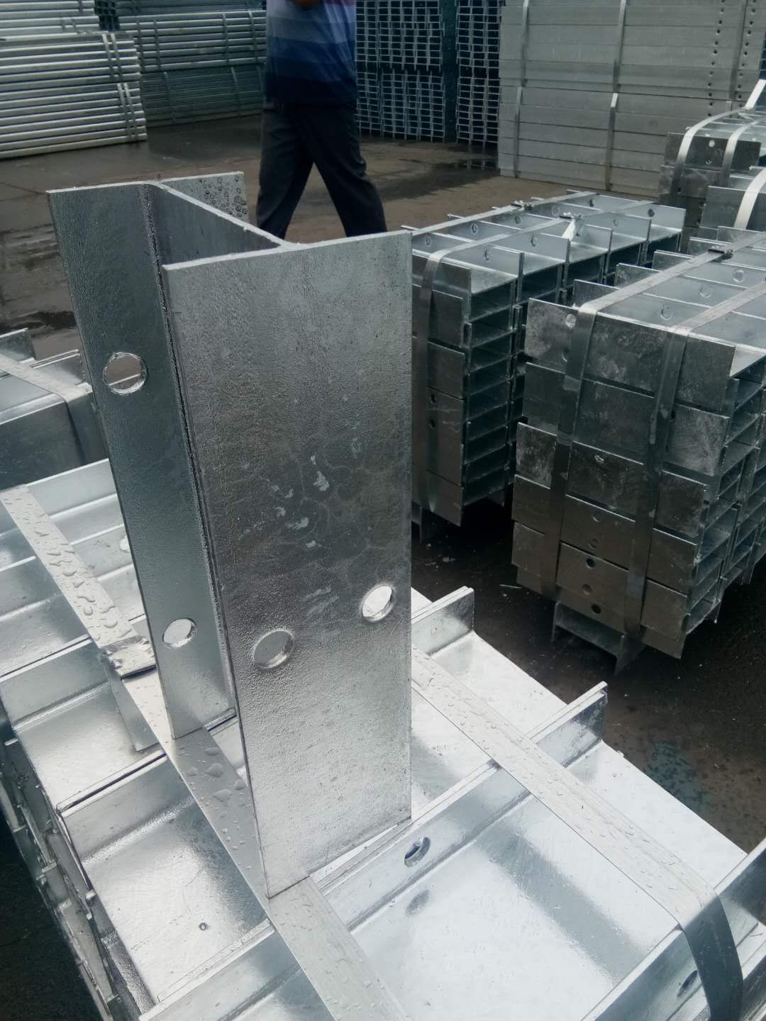 Hot Dipped Galvanized Steel Highway Guardrail H Spacer with ISO9001 2000 Certification