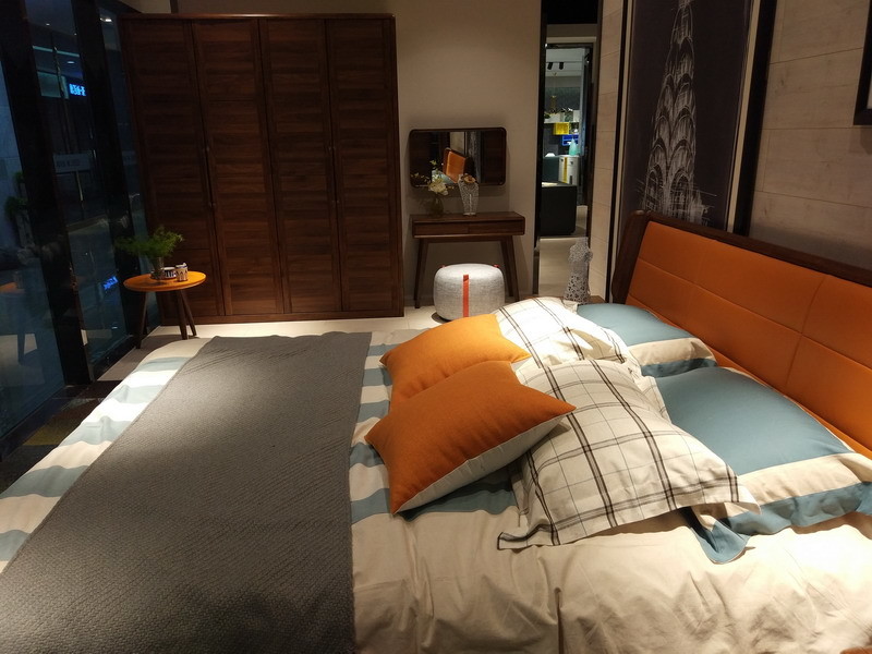2017 New design of Leather Upholstered headboard Bed by Walnut wood frame for Young Apartment bedroom furniture use